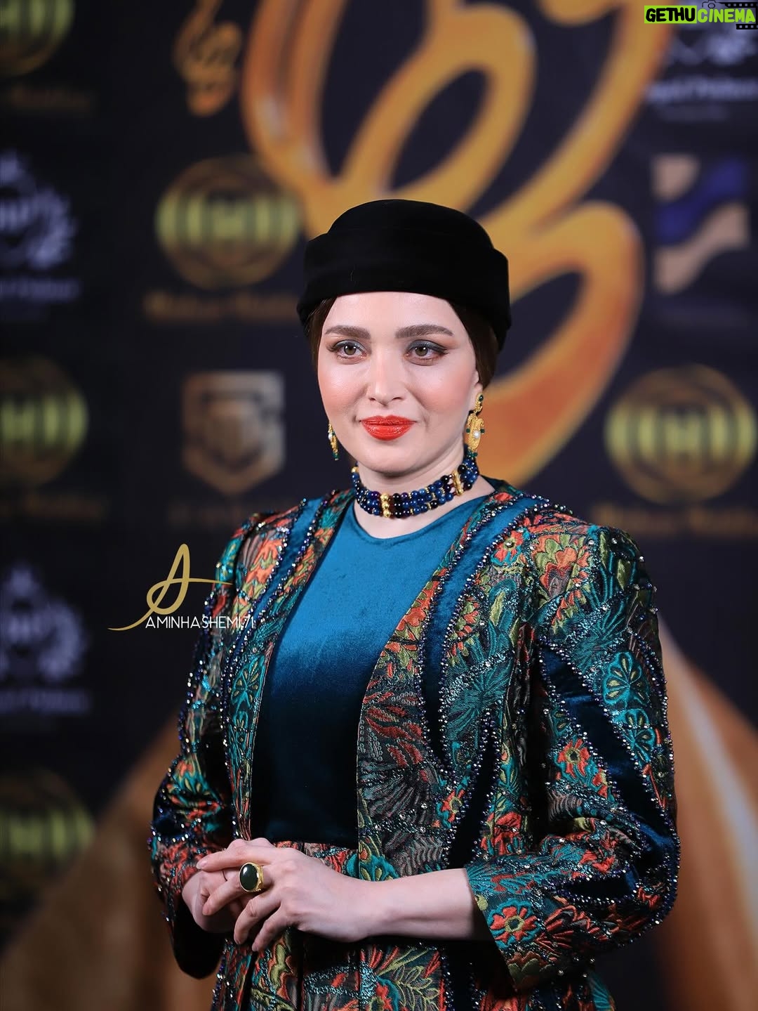 Behnoosh Tabatabaei - 173.5K Likes - بیست و چهارمین #جشن_حافظ 🌹
#مجله_دنیای_تصویر @donyayetassvir 
_____________________________________
طراح لباس: #مزون_عروجی  @orooji_mezon ✨
اکسسوری: #گالری_عقیق  @aghigh.goldgallery ✨
_____________________________________
عکاسان : 🌹🌹🌹
غزل باقری @qazal_baqeri 
امین هاشمی @aminhashemi.71 
آرش خداکرمی @arash_khodakaramiii