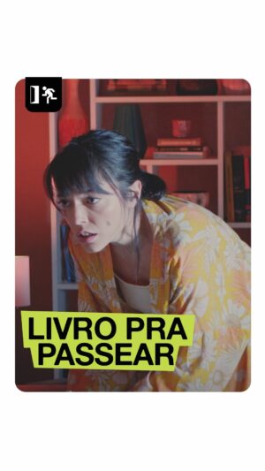 Bella Camero Instagram - Faz duzentos e cinquenta e três dias que A Pequena Coreografia do Adeus não vê a luz do dia no fundo da minha mochila e cumpre a rotina de CLT comigo. Três horas de transporte público, oito horas de trabalho, uma hora de almoço. Ele já tá entrando com um processo trabalhista contra mim. #shorts 

Roteiro: @gduvivier
Direção: @matheusmonk