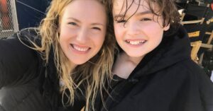 Beth Riesgraf Instagram - In honor of Stranger Things Season 5 premiering today on @netflix ❤️ #BillysMom 

TY to the Duffer Brothers and team! This was a dream job and gift to be reunited with & directed by the amazing @germanbreeze 

For season 3 we shot the upside down scenes in Atlanta (pictures are with my incredible scene partners @christopherconvery & @willchaseofficial) and the beach scenes were filmed in Malibu. I have the best memories collaborating with this team- from thoughtful vintage clothing and jewelry pieces to natural texture/salty beach hair by @sarahhindsgaul no detail was lost while creating the look for Billy’s Mom. TY @slevydirect @carmencubacasts ❤️

Enjoy these #Bts moments and a never before seen sneak peek at what #BillysMom really had going on…👀 
🌊📡❤️ #strangerthings #netflix #motherslove #billysmom @dufferbrothres @rossduffer #dearbilly