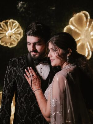 Bhakti Rawal Instagram - Sangeet Night Sparkles ✨
Reliving the crazy day💫
.
.
Sangeet,SangeetNight,wedding,weddingpost,couple