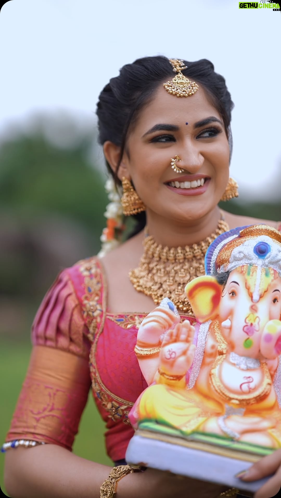 Bhavana Appu - 31.1K Likes - Ganapathi bappa😍✨

🎥 @guffi_photography 
💄 @makeover_kruthi_gowda 
👗 @stylish_prashu_