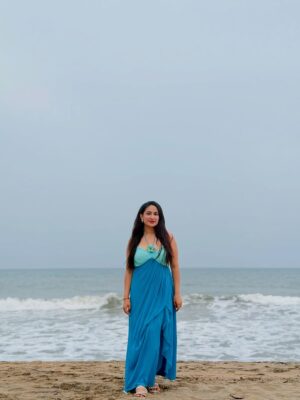 Bhavana Appu Instagram - Sandy toes, sun-kissed nose, and ocean blues in her soul š¬š