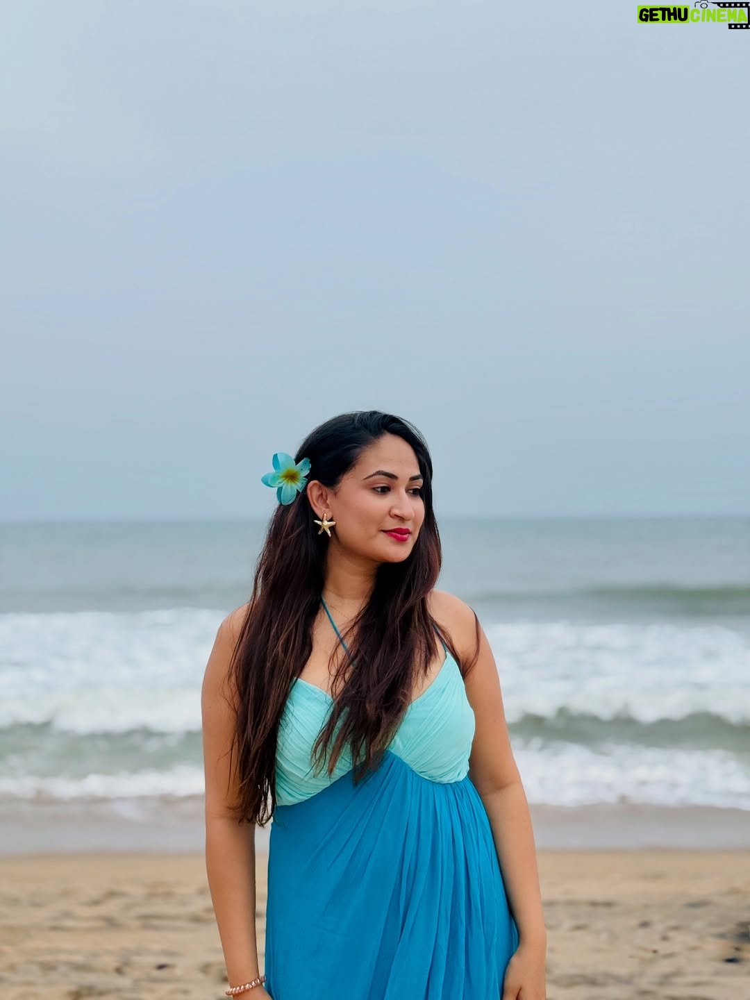 Bhavana Appu - 7.2K Likes - Sandy toes, sun-kissed nose, and ocean blues in her soul 🐬🌊