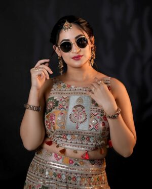 Bhavana Appu Instagram - Thukathu Gada Bada Ladki🕶️
👗 @viha.alankar
💄 @makeover_by__reshma
📸 @dhruva_127
#bhavanaappu #dkd #zeekannada #kannada #bangalore