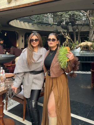 Bhavna Mayani Instagram - Behaviour is prettier than face š¤āØ
#dilliwalikittyā„ļø
Jacket @akshita_couture_house
Neckchain @breautty
Bag @urtrendy__bag06