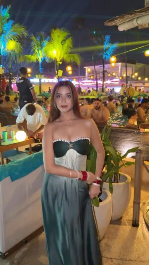 Bhavya Monga Instagram - Hits different š«¶š»
@sotbella_in š
.
.
.
#outfits #honeymoon #vacation #newlywed #trending