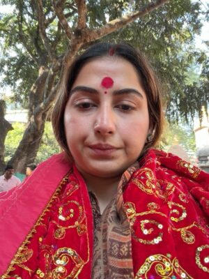 Bhumi Satija Instagram - Jai maa #kamakhyadevi 🙏🏻❤️😇