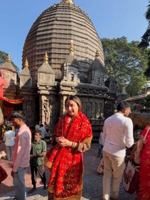 Bhumi Satija Instagram - Jai maa #kamakhyadevi 🙏🏻❤️😇