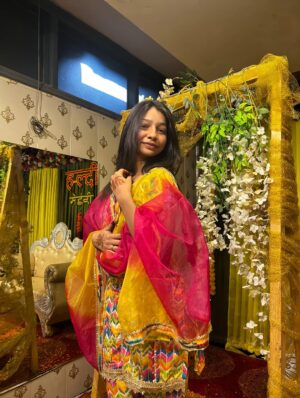 Bhumi Sharma Instagram - Pta nahi tere ch esa ki sohneya🥹💛