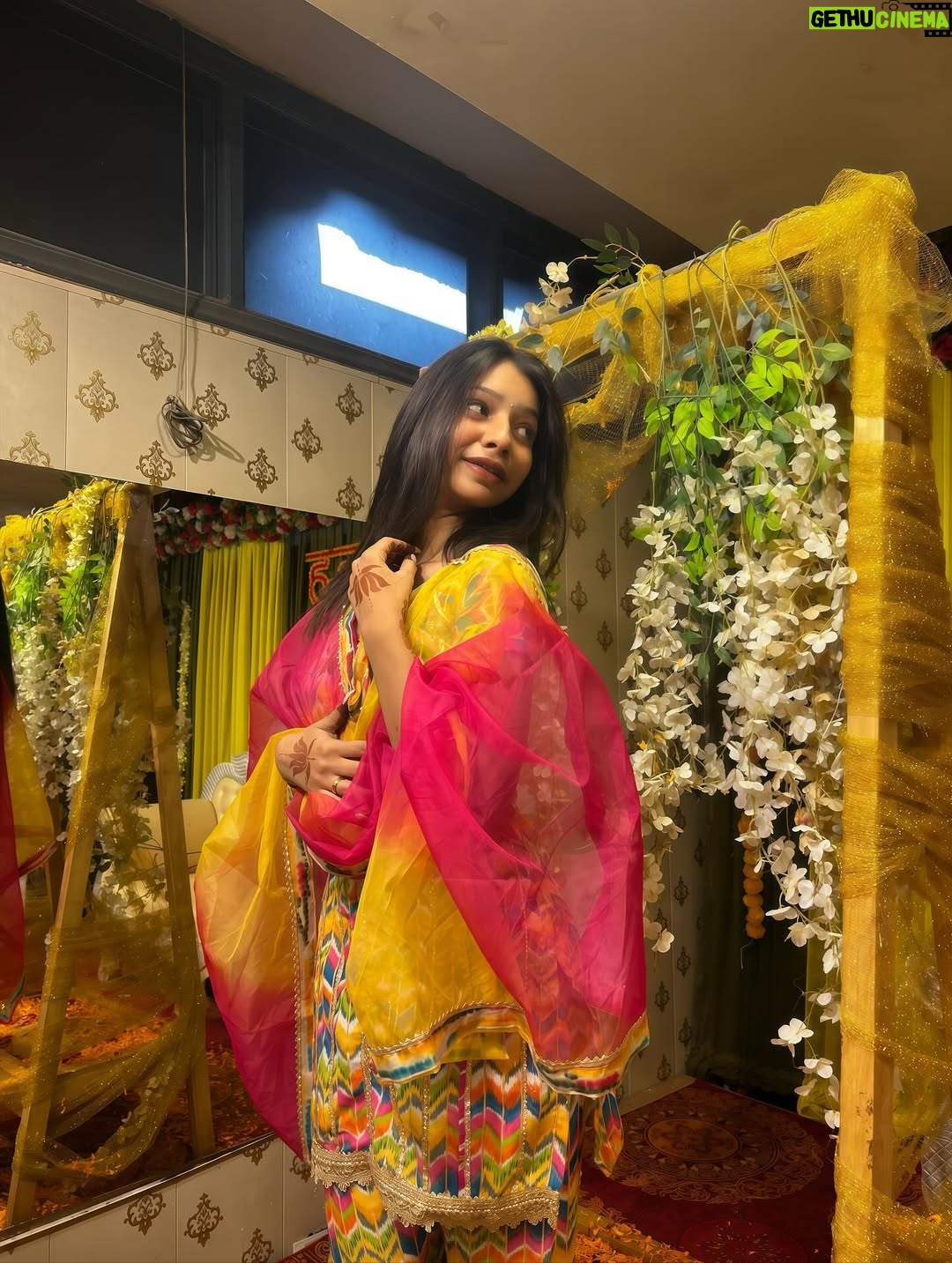 Bhumi Sharma - 483 Likes - Pta nahi tere ch esa ki sohneya🥹💛