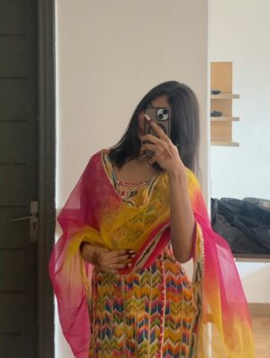 Bhumi Sharma Instagram - Pta nahi tere ch esa ki sohneya🥹💛