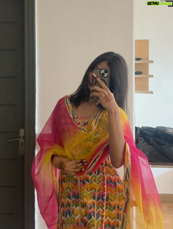 Bhumi Sharma - 483 Likes - Pta nahi tere ch esa ki sohneya🥹💛