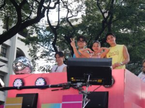 Bianca De Vera Instagram - MMFF Parade of Stars ✨ my first float ever!!!!!! 😭🩷
Riding this wave with so much gratitude in my heart.
Love You So Bad. ♡