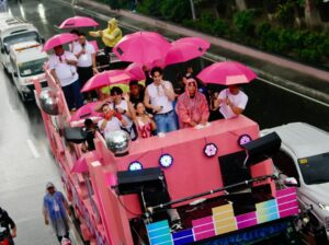 Bianca De Vera Instagram - MMFF Parade of Stars ✨ my first float ever!!!!!! 😭🩷
Riding this wave with so much gratitude in my heart.
Love You So Bad. ♡