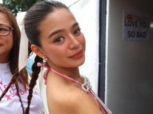Bianca De Vera Instagram - MMFF Parade of Stars ✨ my first float ever!!!!!! 😭🩷
Riding this wave with so much gratitude in my heart.
Love You So Bad. ♡