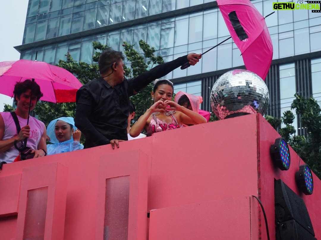 Bianca De Vera - 74.3K Likes - MMFF Parade of Stars ✨ my first float ever!!!!!! 😭🩷
Riding this wave with so much gratitude in my heart.
Love You So Bad. ♡