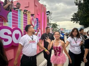 Bianca De Vera Instagram - MMFF Parade of Stars ✨ my first float ever!!!!!! 😭🩷
Riding this wave with so much gratitude in my heart.
Love You So Bad. ♡