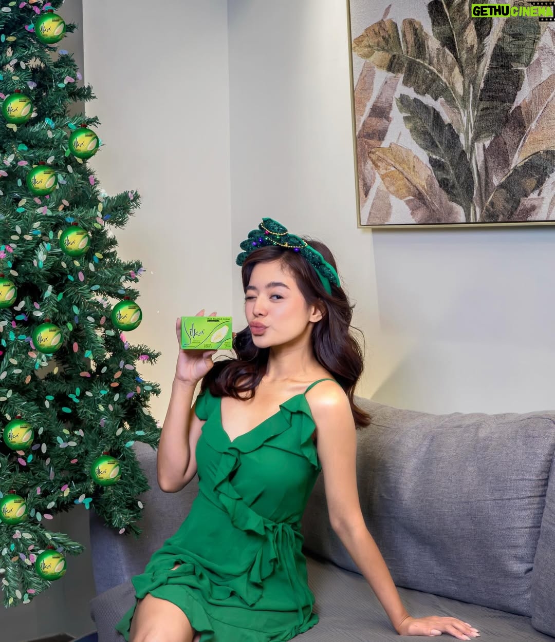 Bianca De Vera - 34.5K Likes - The season may be over, but the habit of giving care never stops. Share the gift of alaga with Silka and keep that healthy glow going all year round. 💚
Here’s to love, care, and glowing skin—any season.
#KitangKitaAngKutisSilka
#SilkaSkincare
#Silka2025