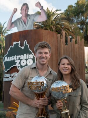 Bindi Irwin Instagram - I still can’t believe this is real. BOTH @dancingwiththestars mirrorballs @australiazoo. I’m speechless. ✨