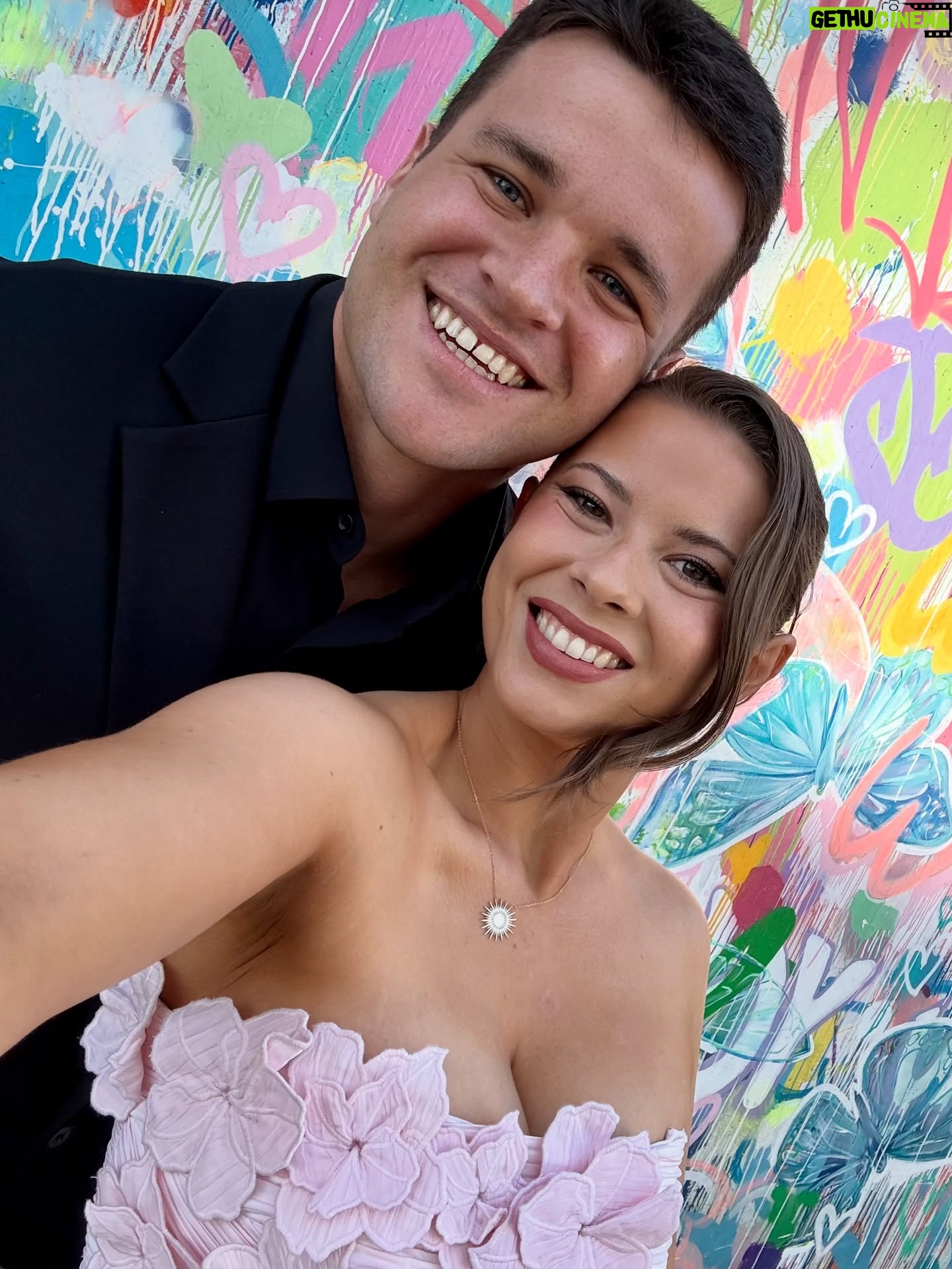 Bindi Irwin - 481.9K Likes - Dancing all the way to @dancingwiththestars. 💕 

Our family is ready to cheer for #TeamIrWINit tonight! Robert and Witney are smashing it. Go vote for Robert and Witney on Dancing With The Stars by texting ROBERT to 21523 or abc.com. Voting BEGINS: 8pmET / 7p CT / 5p PT - Don’t forget voting starts early at 5pm for everyone on the west coast! ✨