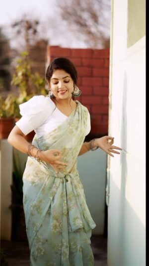 Bindu Gowda Instagram - ಬಿಂಕದ ಸಿಂಗಾರಿ!😉💃🏻

#bindugowda #kannada #trending #reels #binkadasingari