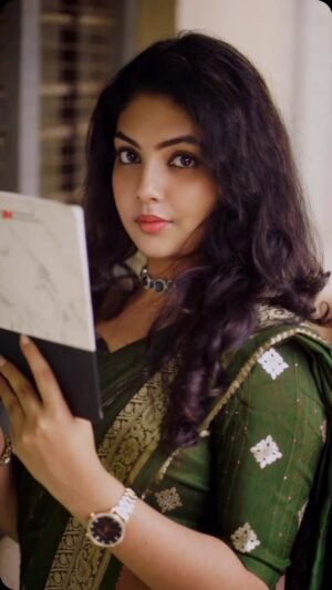 Bindu Gowda Instagram - ನಿಜವ ನುಡಿಯಲೆ ನನ್ನಾಣೆ ನಲ್ಲ❤️‍🔥🙈 

Do you like old hits too!?? 🎶❤️

[ Bindu Gowda, Reels, Kannada, Viral, Old Songs, Explore]

#bindugowda #kannada #reels #reelitfeelit #explorepage #viral #oldsongs