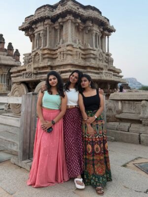Bindu Gowda Instagram - Stone Chariot✨🫶🏻
#bindugowda #hampỉ #vijayavittalatemple #stonechariot