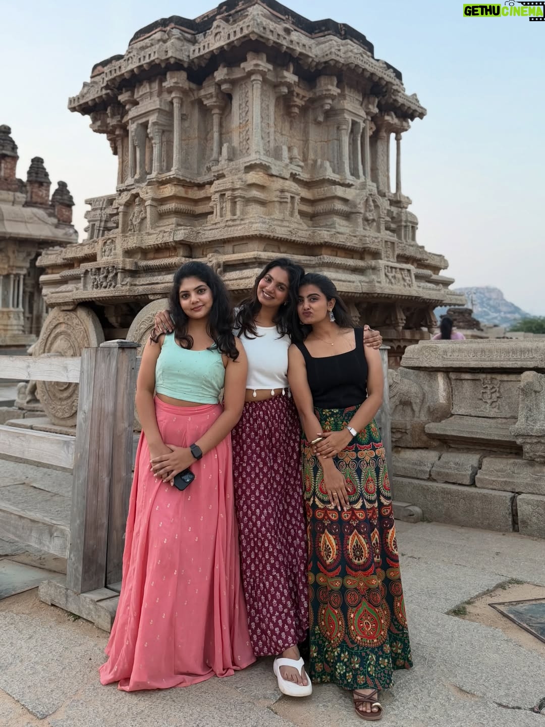 Bindu Gowda - 48.4K Likes - Stone Chariot✨🫶🏻

#bindugowda #hampỉ #vijayavittalatemple #stonechariot