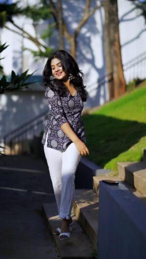 Bindu Gowda Instagram - Catching the vibes!💕