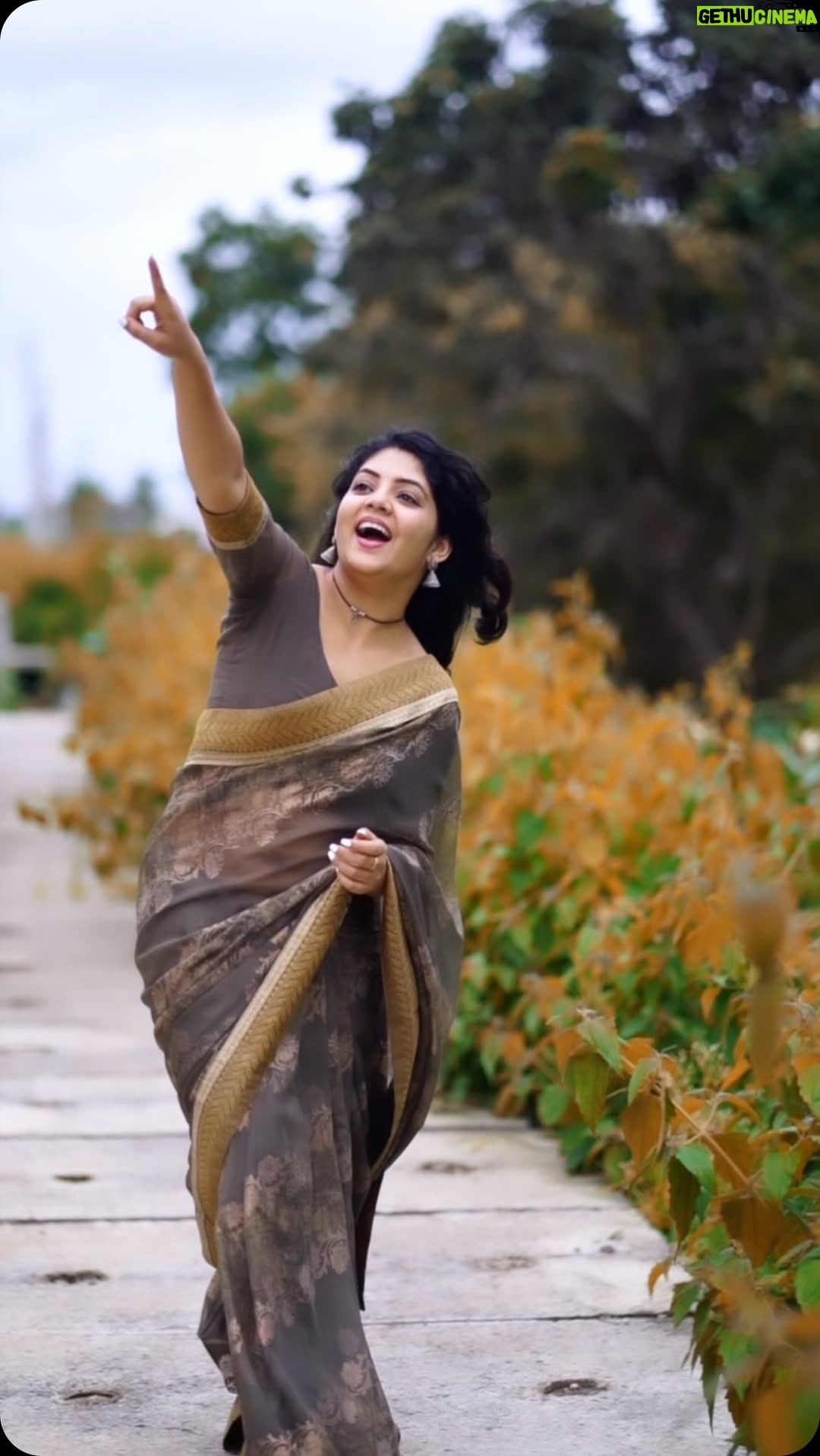 Bindu Gowda - 52.8K Likes - Song on repeat ✨🤍

This song is my current obsession!🥰 

How many of you are feeling the rhythm ?🎵😌

[ Bindu gowda, trending, reels, kannada, dwapara, explore] 

#bindugowda #reels #dwapara #kannada #trending