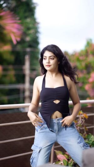 Bindu Gowda Instagram - 7 banna!🌈 🖤🤍 

#bindugowda #reels #kannada