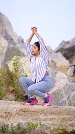 Bindu Gowda Instagram - Am I late to this trend??🤔

#bindugowda #peddi #chikiri #dance #trend #instareels
