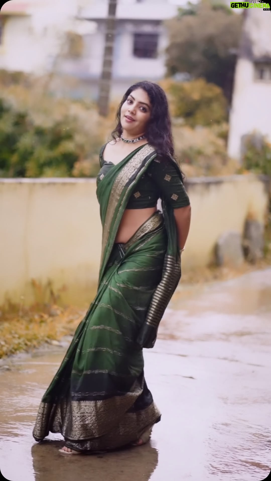 Bindu Gowda - 72.4K Likes - Startu rainingu!🌧️🥰☔️

Do you love rain!??😍 

[ Bindu Gowda, Reels, Kannada, Rain song, Explore, Viral]

#bindugowda #reels #rain #kannada #explorepage #reelitfeelit