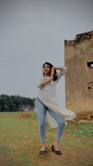 Bindu Gowda Instagram - Mohana Yariva..?🙈 
#bindugowda #reels #kannada