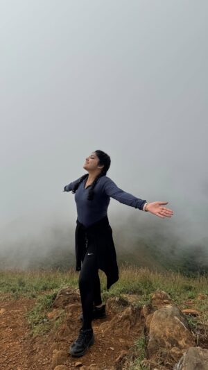 Bindu Gowda Instagram - ನಿಮ್ first trek hegitthu!?? 🤷🏻‍♀️😄

We walked for 16km, location📍: Netravati Peak.

#bindugowda #netravathipeak #trekking #minivlog