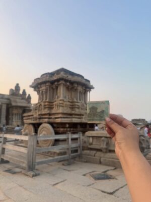 Bindu Gowda Instagram - Stone Chariot✨🫶🏻
#bindugowda #hampỉ #vijayavittalatemple #stonechariot