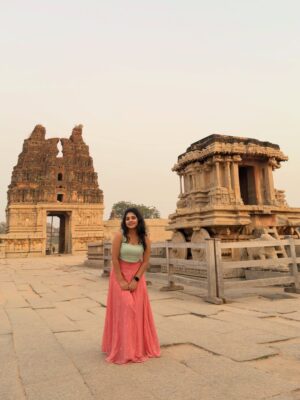 Bindu Gowda Instagram - Stone Chariot✨🫶🏻
#bindugowda #hampỉ #vijayavittalatemple #stonechariot