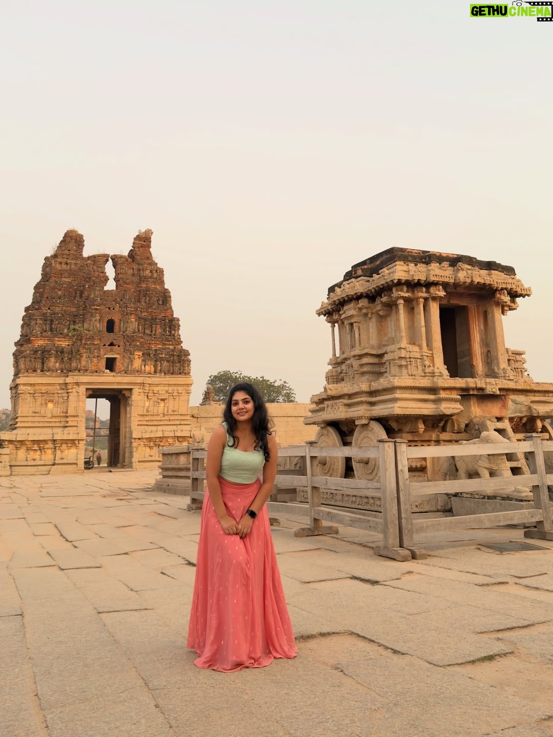 Bindu Gowda - 48.4K Likes - Stone Chariot✨🫶🏻

#bindugowda #hampỉ #vijayavittalatemple #stonechariot