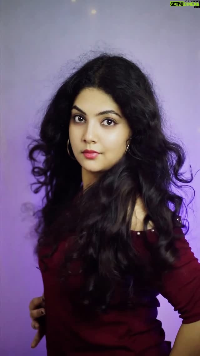 Bindu Gowda - 41.4K Likes - Computer ಹುಡ್ಗ nanna software anthane..❤️‍🔥

Just music, mood and moves🌶️♨️

#bindugowda #kannada #reels