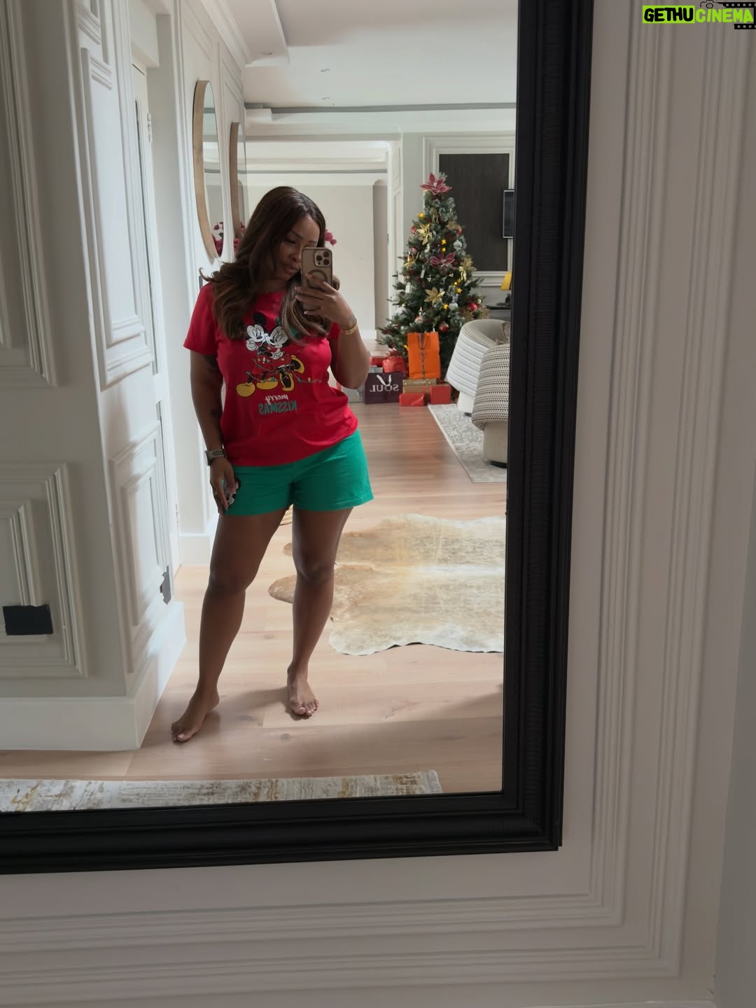 Boity Thulo - 109.1K Likes - The perfect day. 😍 Merry Christmas, my loves! 🎄❤️