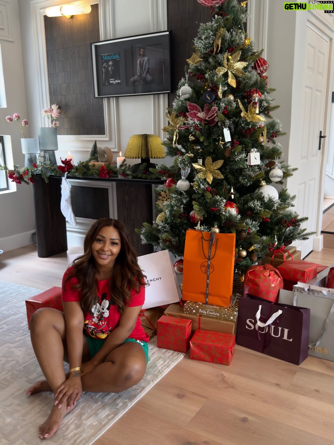 Boity Thulo - 109.1K Likes - The perfect day. 😍 Merry Christmas, my loves! 🎄❤️