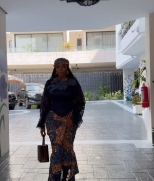 Bolaji Ogunmola Instagram - "A HUGE thank you to everyone who's made 'Christmas at the George's' a million-view milestone! 🖤 We're honored and grateful for your support. Catch the film on BOLAJIOGUNMOLATV's YouTube channel and let's keep celebrating!! #explorepage✨ #CATG #bolajiogunmolatv #asoebiafrica  #ankara  #december