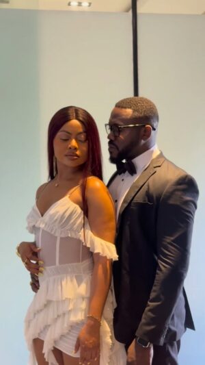 Bolaji Ogunmola Instagram - Choke…..👀👀👀👀 NVM!!!! See you on Friday on BOLAJIOGUNMOLATV on YouTube!!! If you haven’t subscribed you are wrong.

We are back baby 💃🏾💃🏾💃🏾💃🏾💃🏾 @theteniola X @deyemitheactor are just pure fire works!!! 

#bolajiogunmolatv #explorepage✨ #explorepage