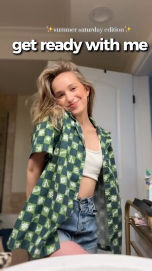 Brady Reiter Instagram - summer beauty routine for sensitive skin!! 🌞🌱
@tower28beauty
@innbeauty
@benefitcosmetics
@morphe2
@elfcosmetics
@buxomcosmetics
top is handmade in LA and thrifted 💚