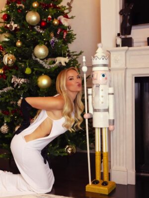 Brandy Ledford Instagram - 🤍🎄🤍