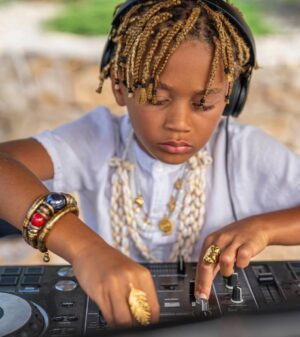 Breegan Jane Instagram - Music connects us as we settle into our new life in Ibiza! It’s been our grounding point, helping us make friends and create memories… even during our chore sessions! We are excited to finally share the “Little Club Mix” put together for @calamigosmembersclub …This hour and 15-minute playlist is perfect for turning up the fun at home with your family, whether you’re dancing in the kitchen while cooking or tidying up your spaces. No apps or purchases needed… just hit play and enjoy! Link in bio.