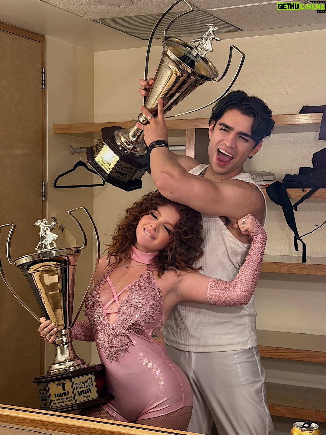 Brigitte Bozzo - 691.4K Likes - GANADORES DE LAS ESTRELLAS BAILAN EN HOY! ♥️✨
De las mejores experiencias! Les queremos! Por ustedes se logró JUNTOS qué lindo proyecto 🥺
Nos acompañaron hasta la final! 
Gracias a producción y a nuestros compañeros que formaron parte de este gran momento ✨