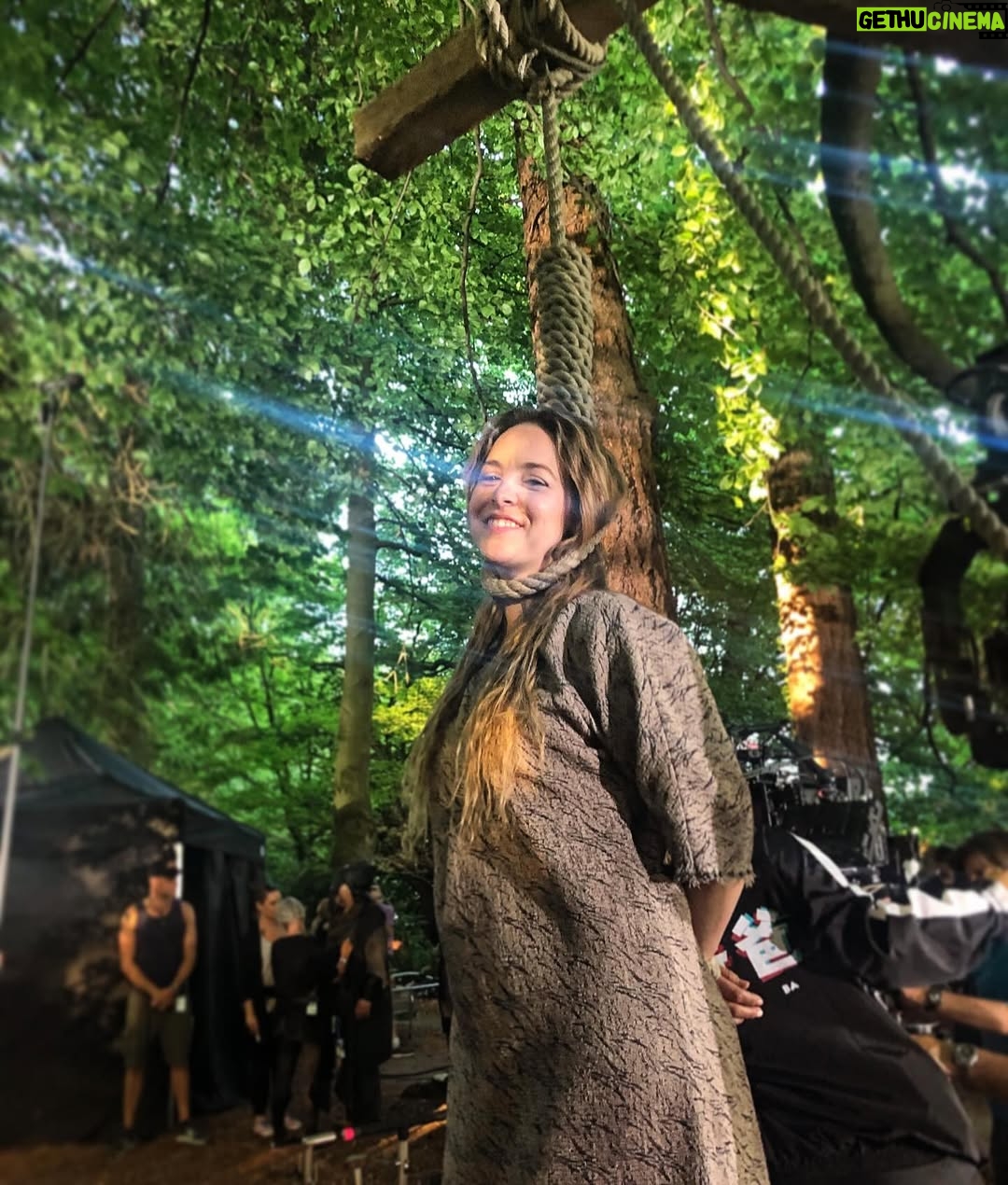 Brittany Curran - 2.4K Likes - ‘Tis the season to get hanged and reanimated amirite 👻😍🖤

#SpookySeason #TheMagicians #BehindTheScenes 

@ucp @magicianssyfy @syfy @universaltv