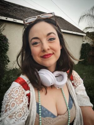 Brittany Curran Instagram - 🎶It’s the woman in you that makes you want to play this game🎶

🌞🍃🤎🎀