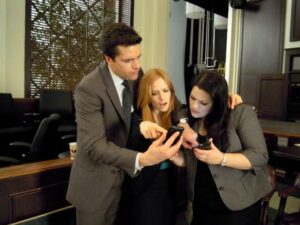 Brooke Elliott Instagram - #tbt #dropdeaddiva…give us some prop phones and downtime between takes and you’ve got a whole other show. Miss you @jaimeraynewman4real and @jaxhurst 💖